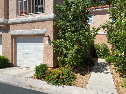 Gorgeous Two Bedroom Condo in Bella Vista Community. – photo 1