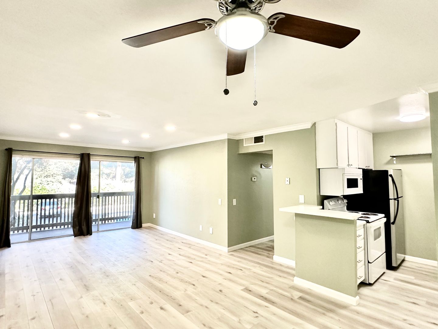 San Diego Condo: 6304 Friars Rd. #134