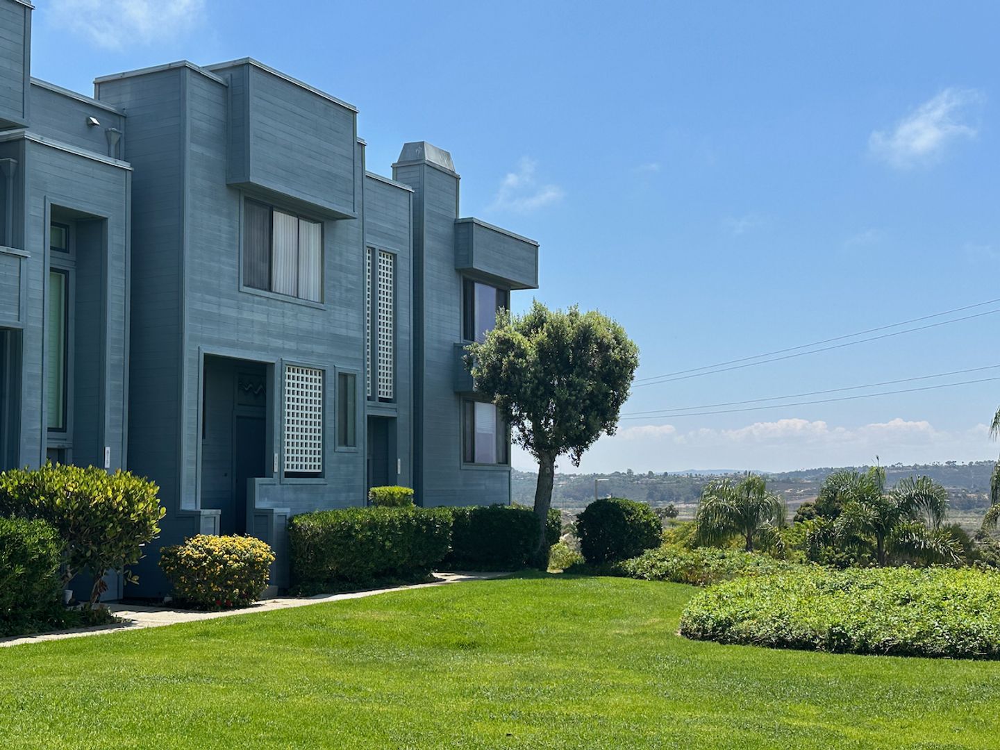 Del Mar Townhome: 821 America Way