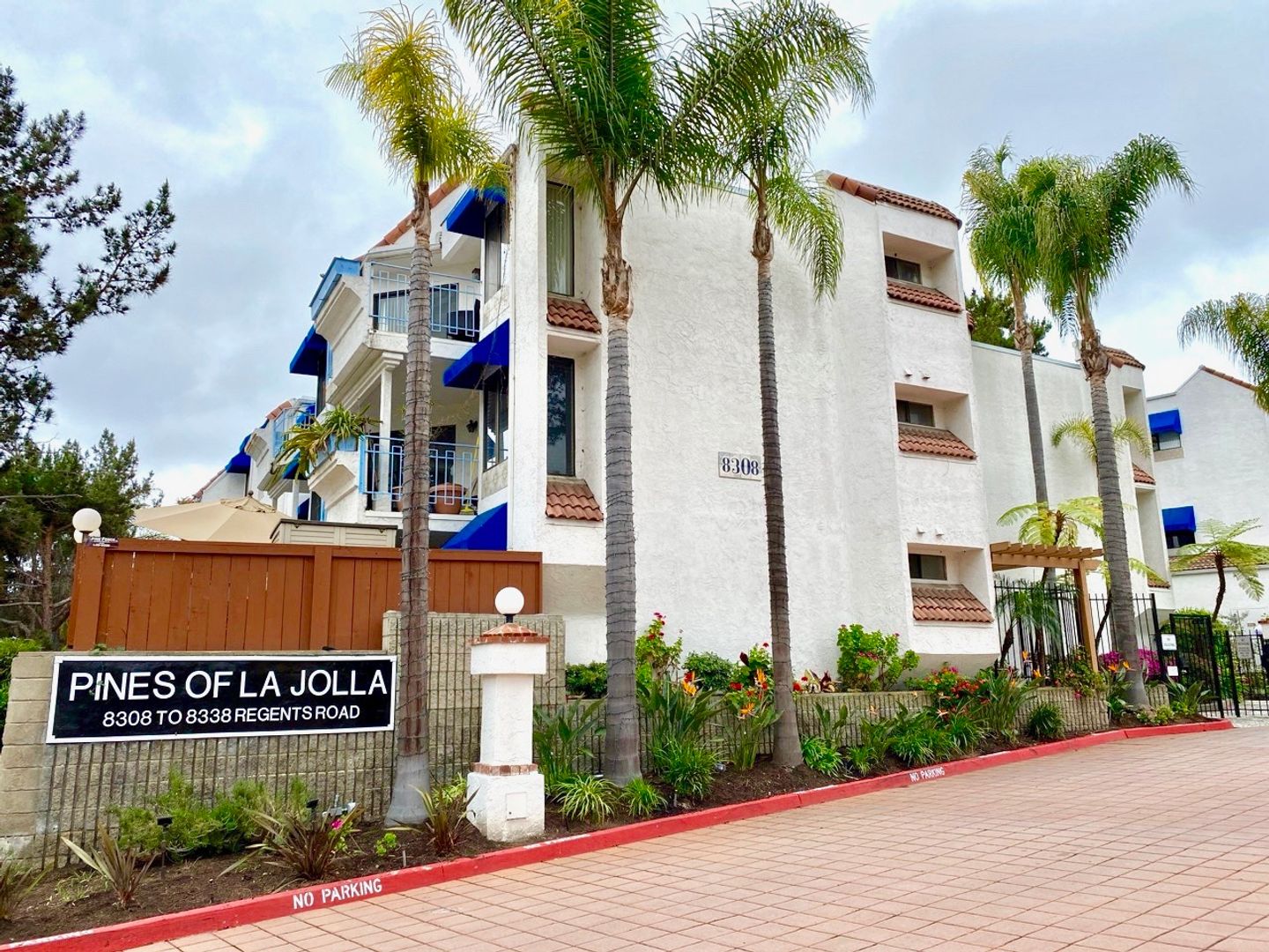 San Diego Condo: 8310 Regents Rd. #3H