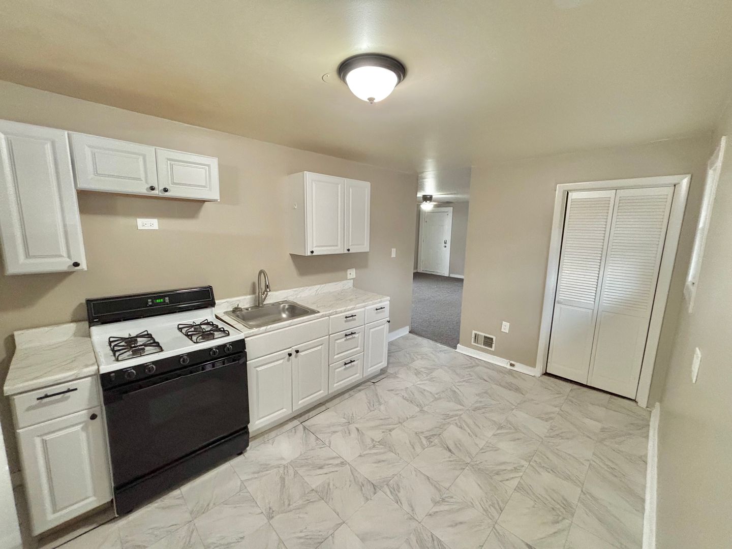 Rochester Apartment: 52 Lorimer Street