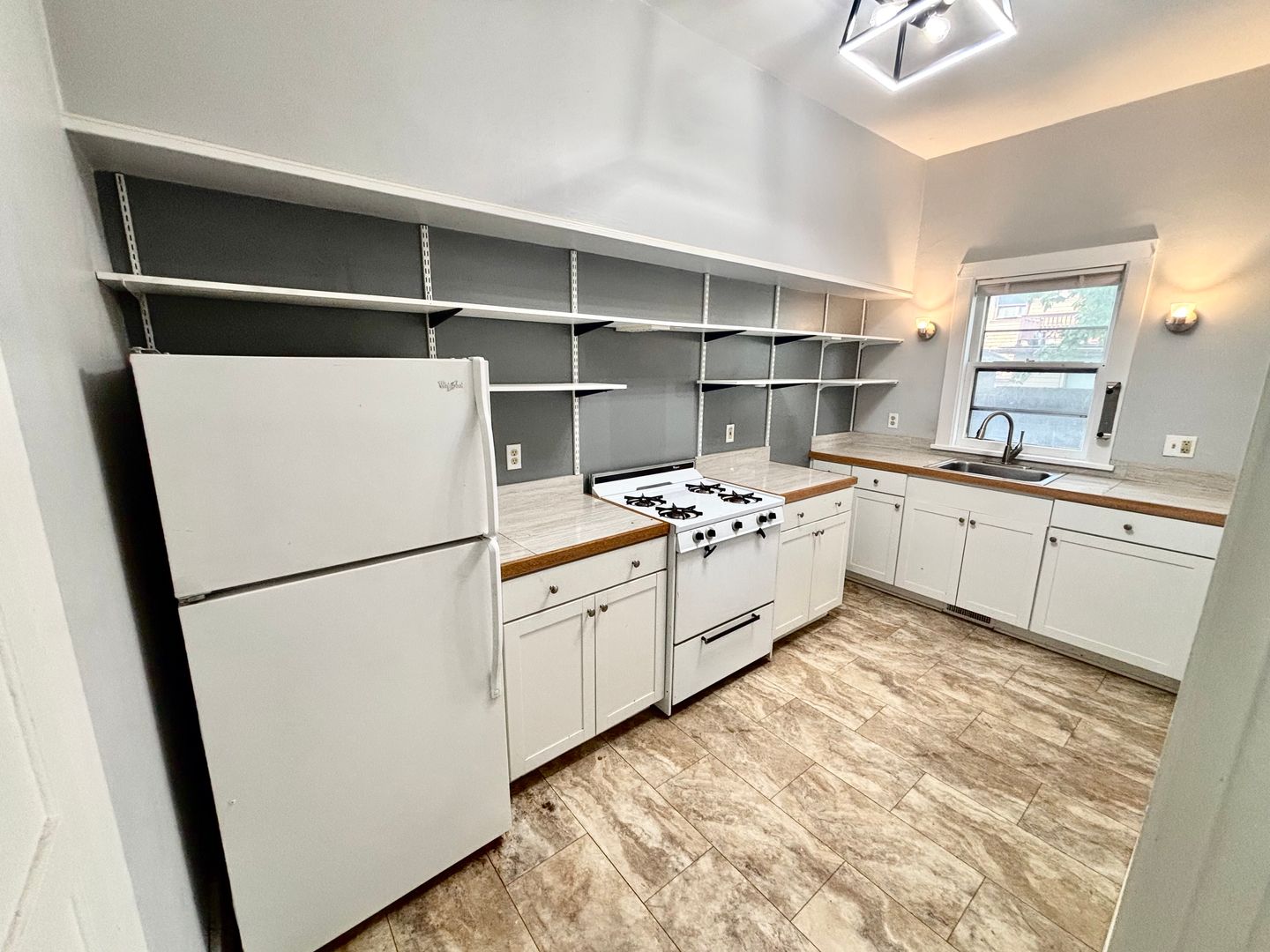 Rochester Apartment: 30 Strathallan Park