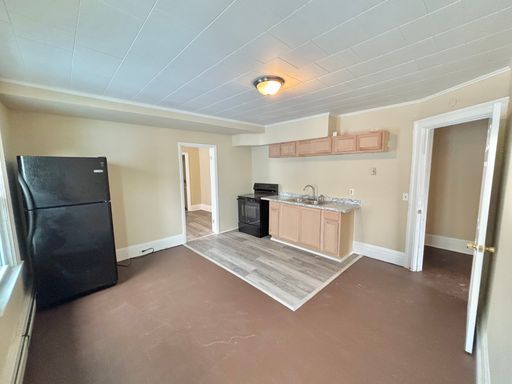 Spacious 2bd apt | Off Street Parking | Walk -in Closet – photo 1