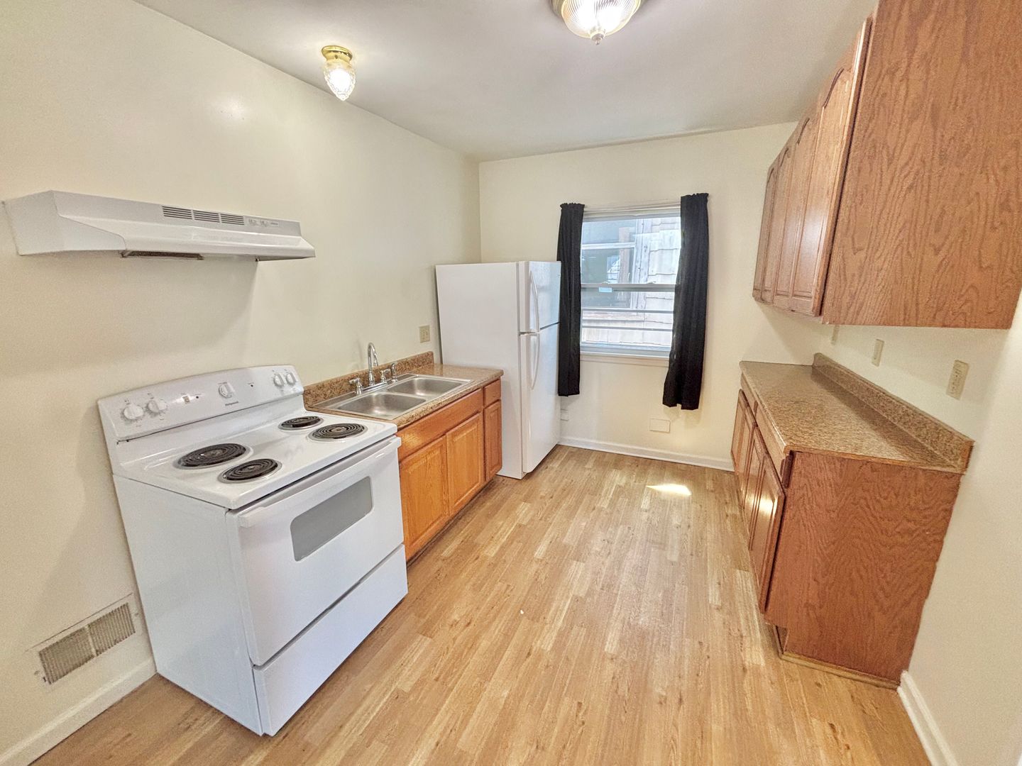 Rochester Apartment: 832-834 S Plymouth Ave