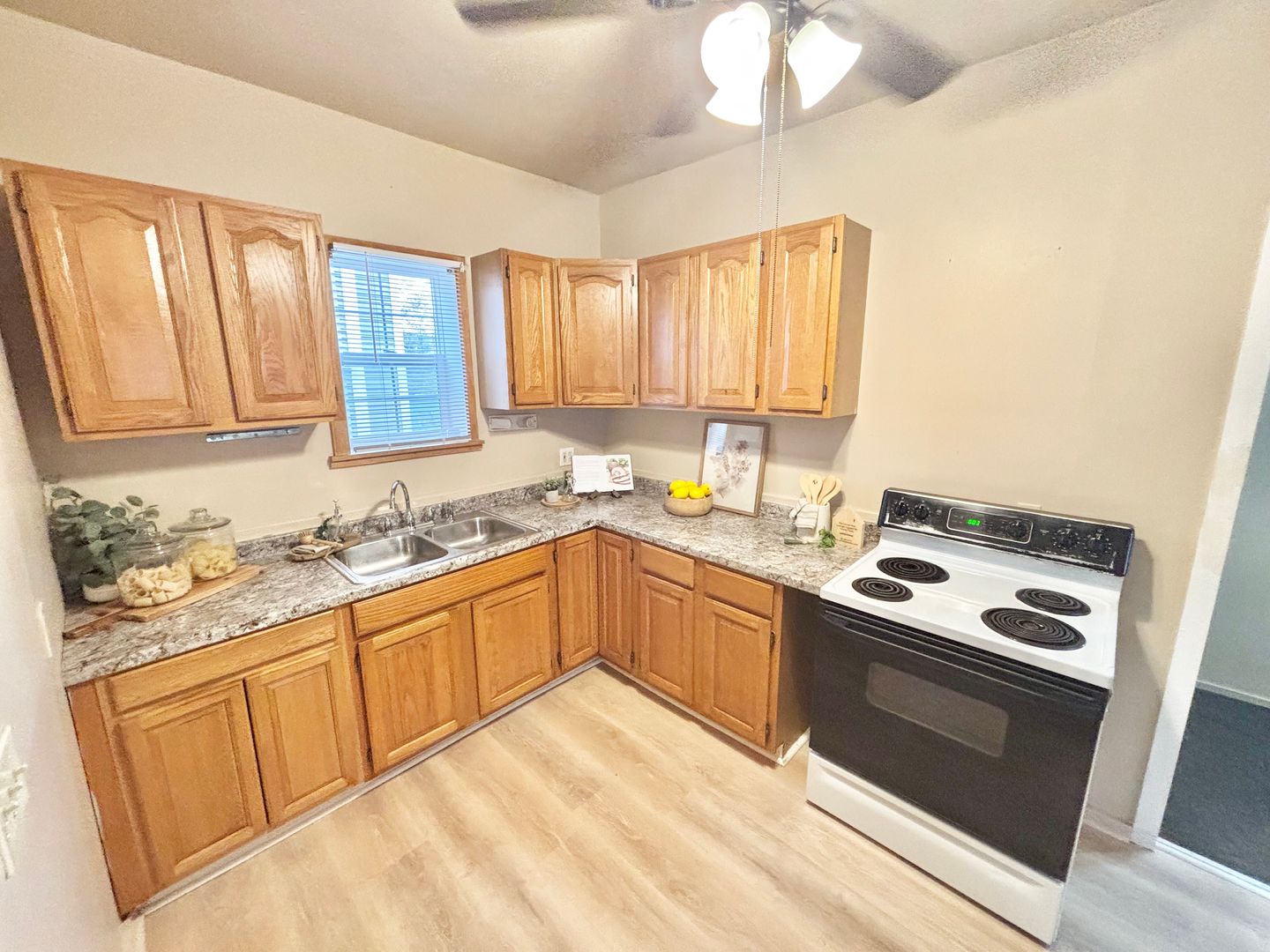 Rochester House: 127 Devonshire Ct