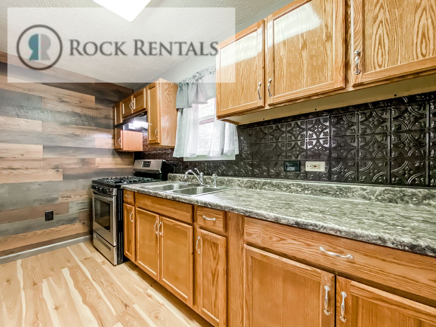 Hutchinson House: 1304 N Van Buren St