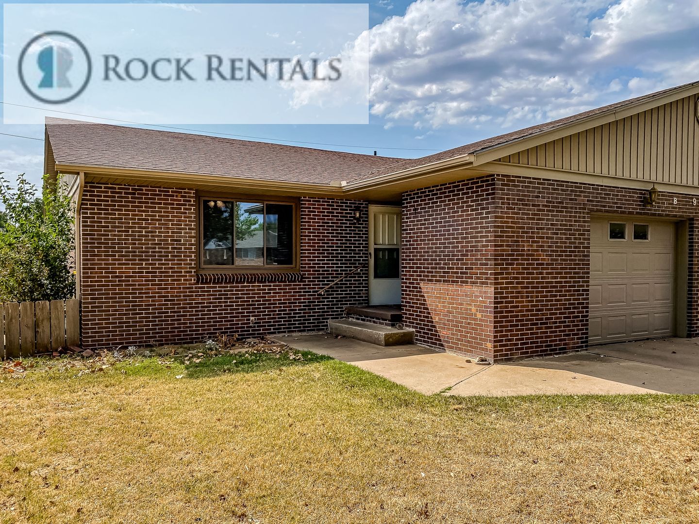 Hutchinson Apartment: 903 E 24th