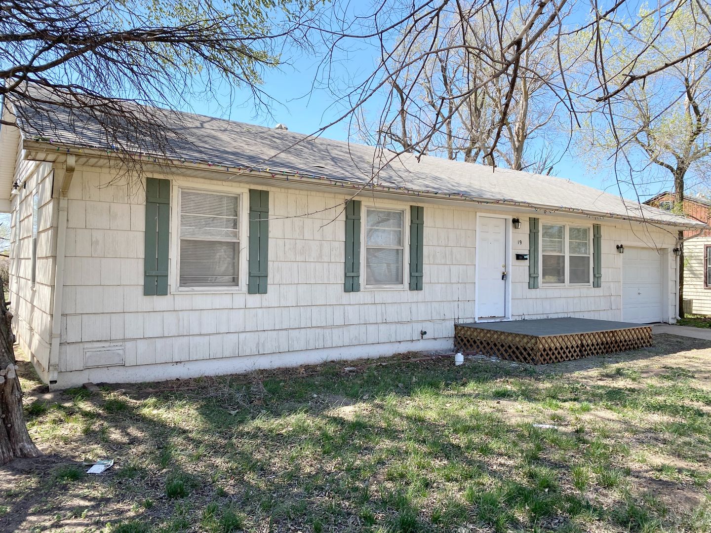 Hutchinson House: 19 Sunset Dr