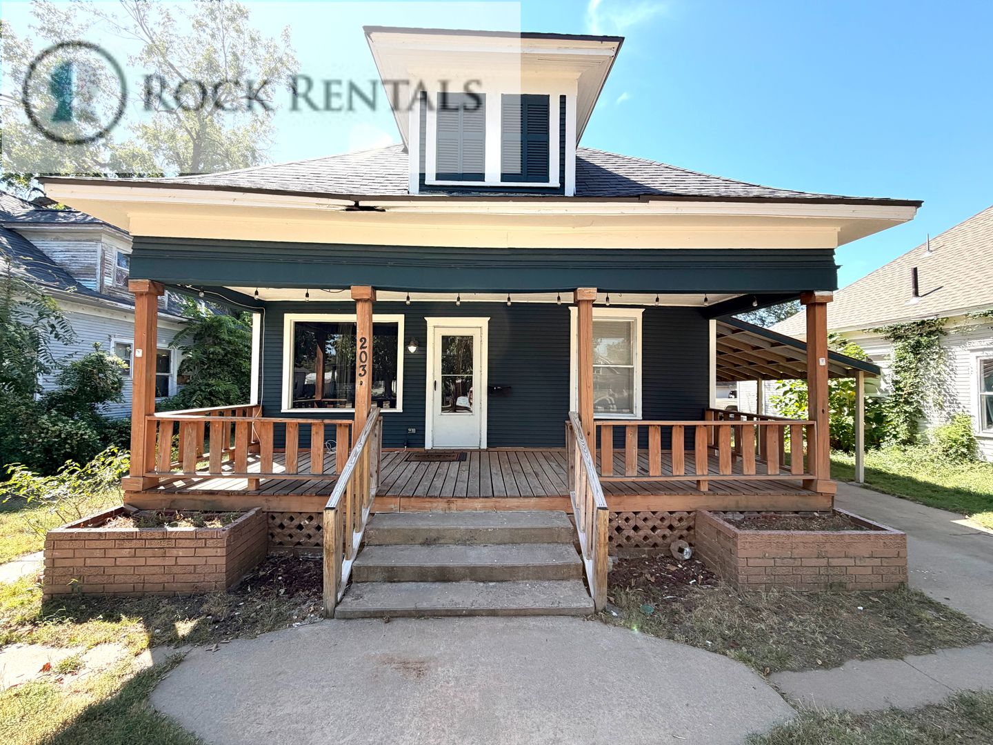 Hutchinson House: 203 E 11th