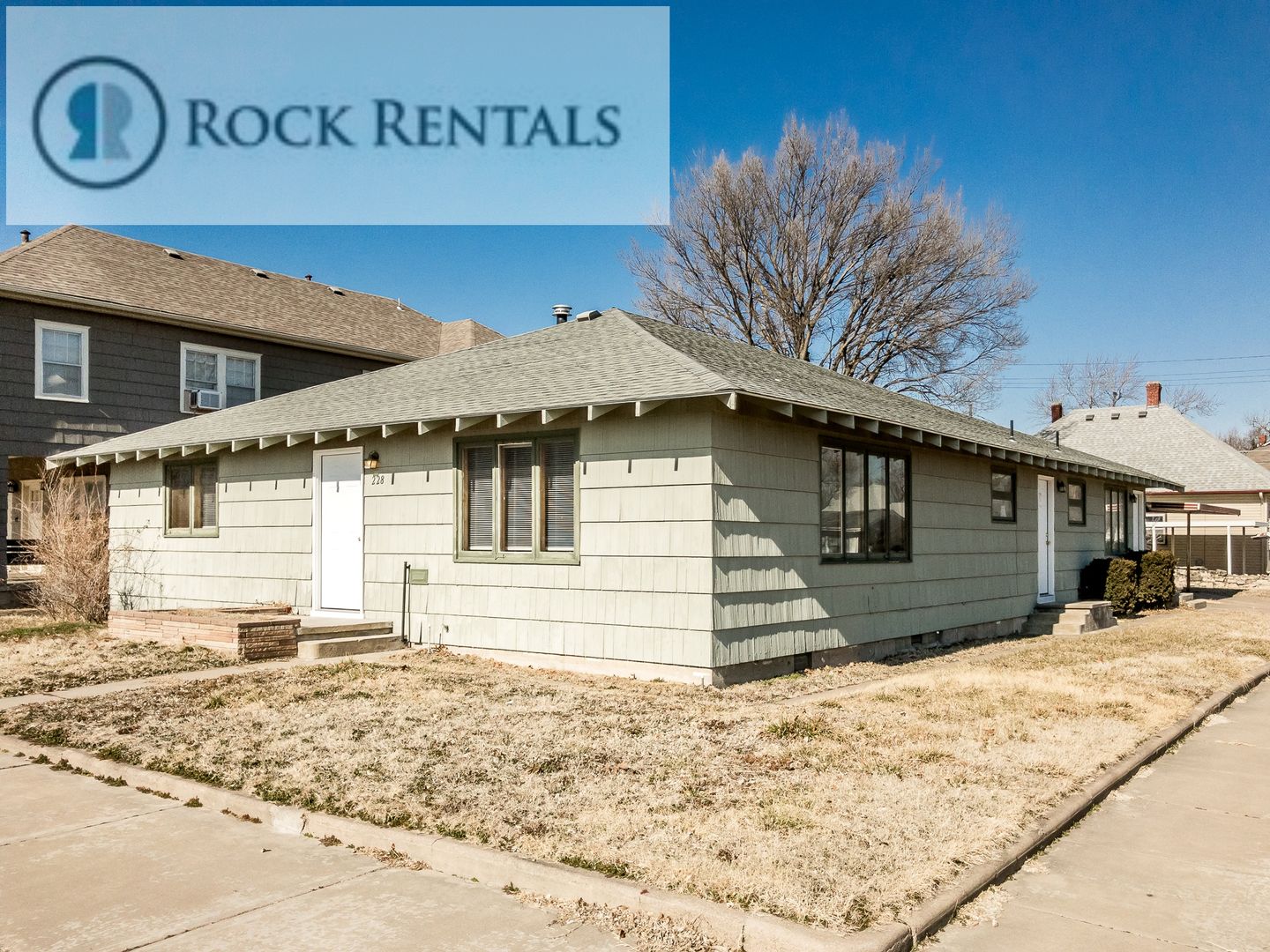 Hutchinson Apartment: 228 E 5th Ave