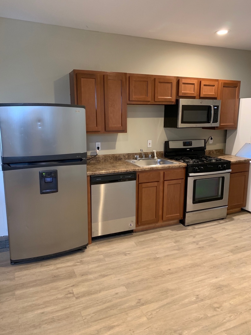Rochester Apartment: 6 Fairmount St
