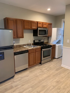 1 Bedroom in the Neighborhood of the Arts, near University Avenue – photo 1