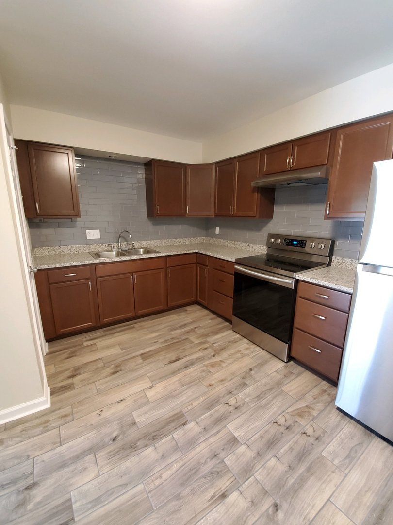 Rockford Apartment: 208 Flintridge Dr