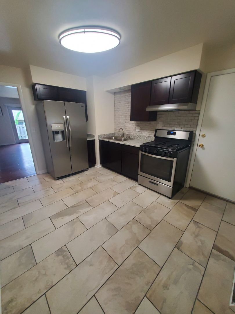 Rockford Apartment: 3018 Sunnyside Dr