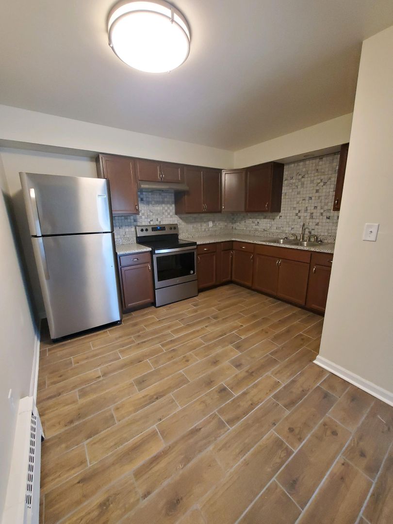 Rockford Apartment: 196 Flintridge Dr