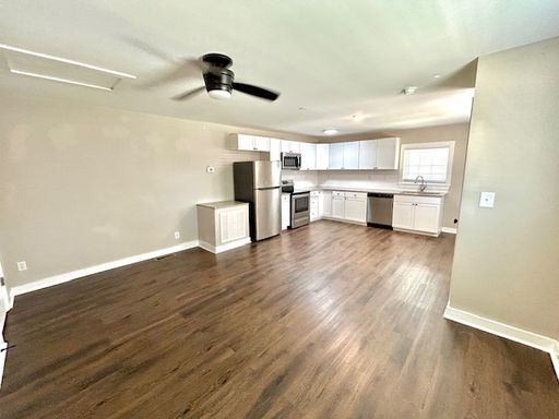 Fully Updated Studio with Modern Finishes in Prime Location. MOVE IN SPECIAL! – photo 1