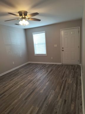 TWO BEDROOM/ ONE BATH - PRIVATE PATIO HOME – photo 1