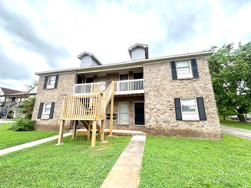 Spacious two bedroom/one and a half bath - Available 8.18.26 – photo 1