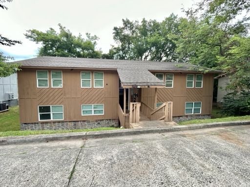 TWO BEDROOM APARTMENT WITH MOVE IN SPECIAL! – photo 1