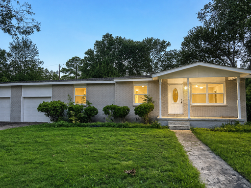 3BR Huntsville Home | 1244 SF | Available Now! – photo 1