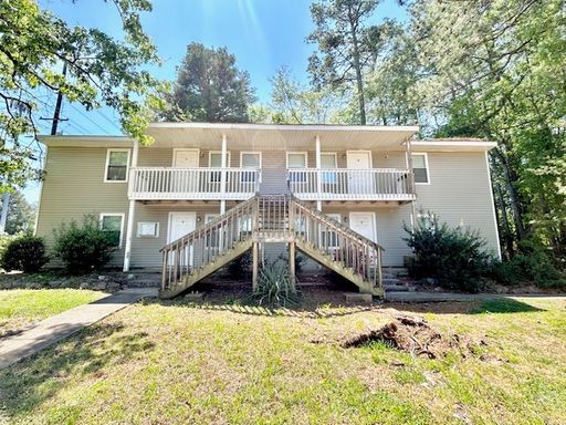 Charming and cozy 2-bedroom 1-bath apartment home available now. – photo 1