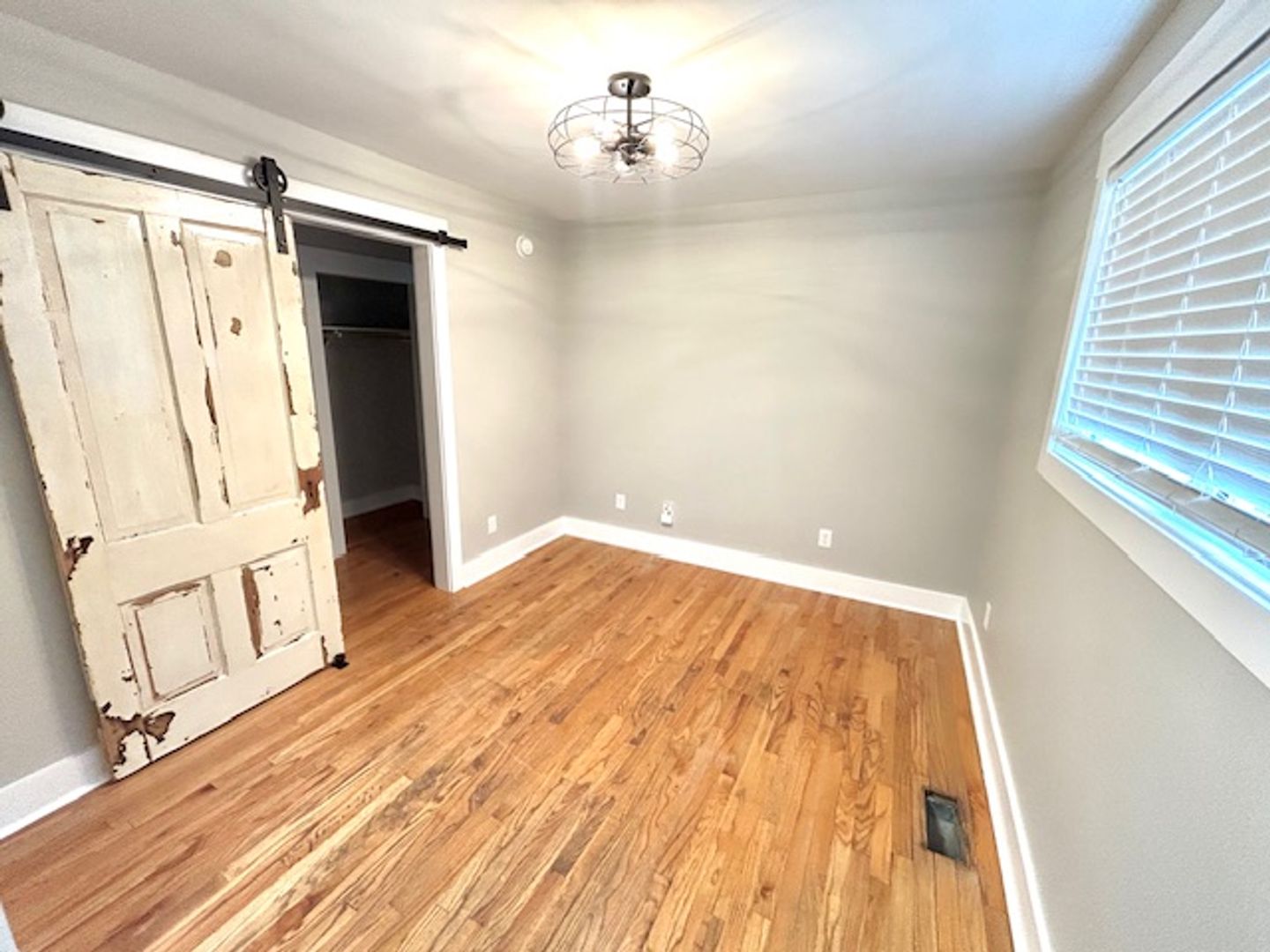 Huntsville Apartment: 3805 McVay St