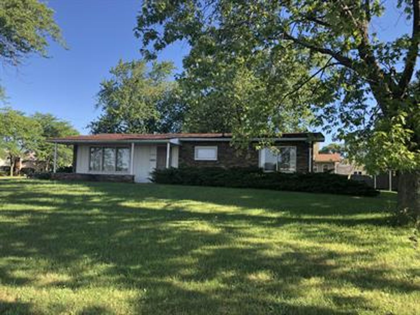 7 Bed 2.5 Bath House for Rent 