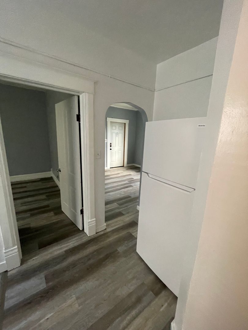 Marinette Apartment: 810 Wells St