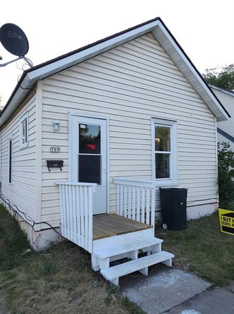 Menominee House: 709 8th St