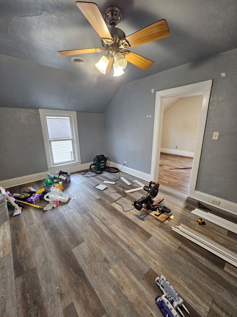 Marinette Apartment: 1323 Shore Dr