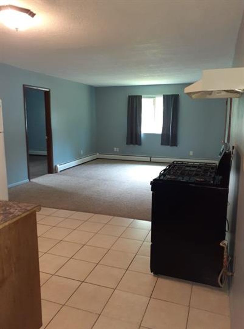 Menominee Apartment: 1005 41st Ave