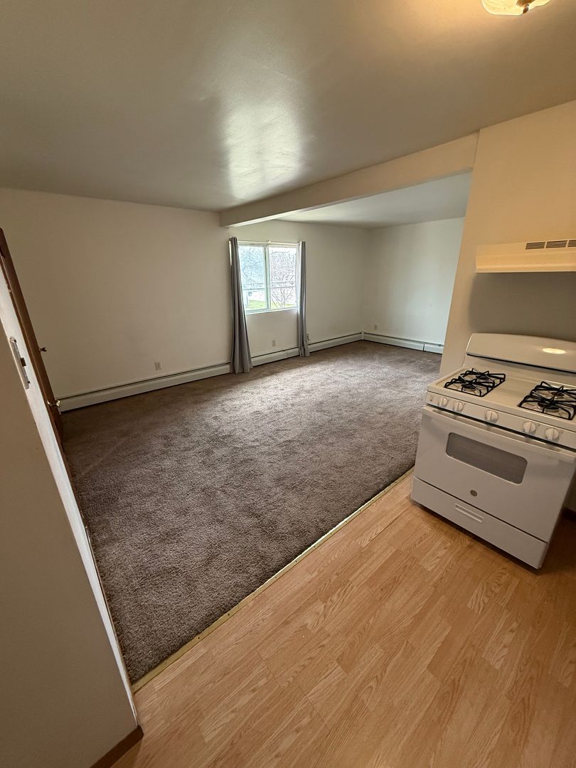 Menominee Apartment: 1005 41st Ave