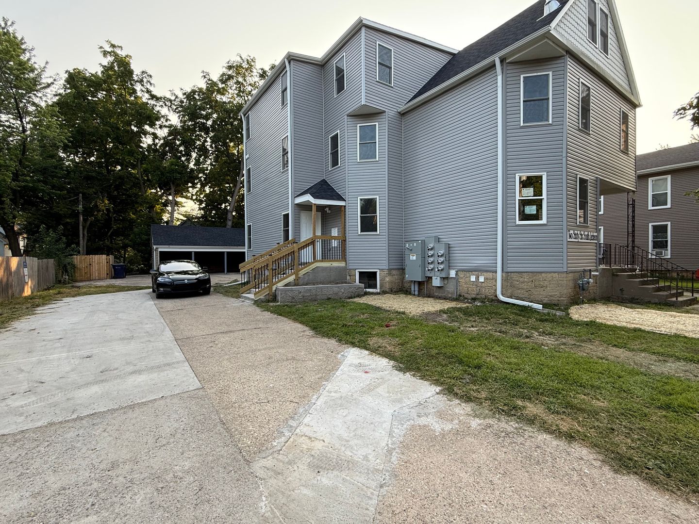 Janesville Apartment: 266 S Jackson St