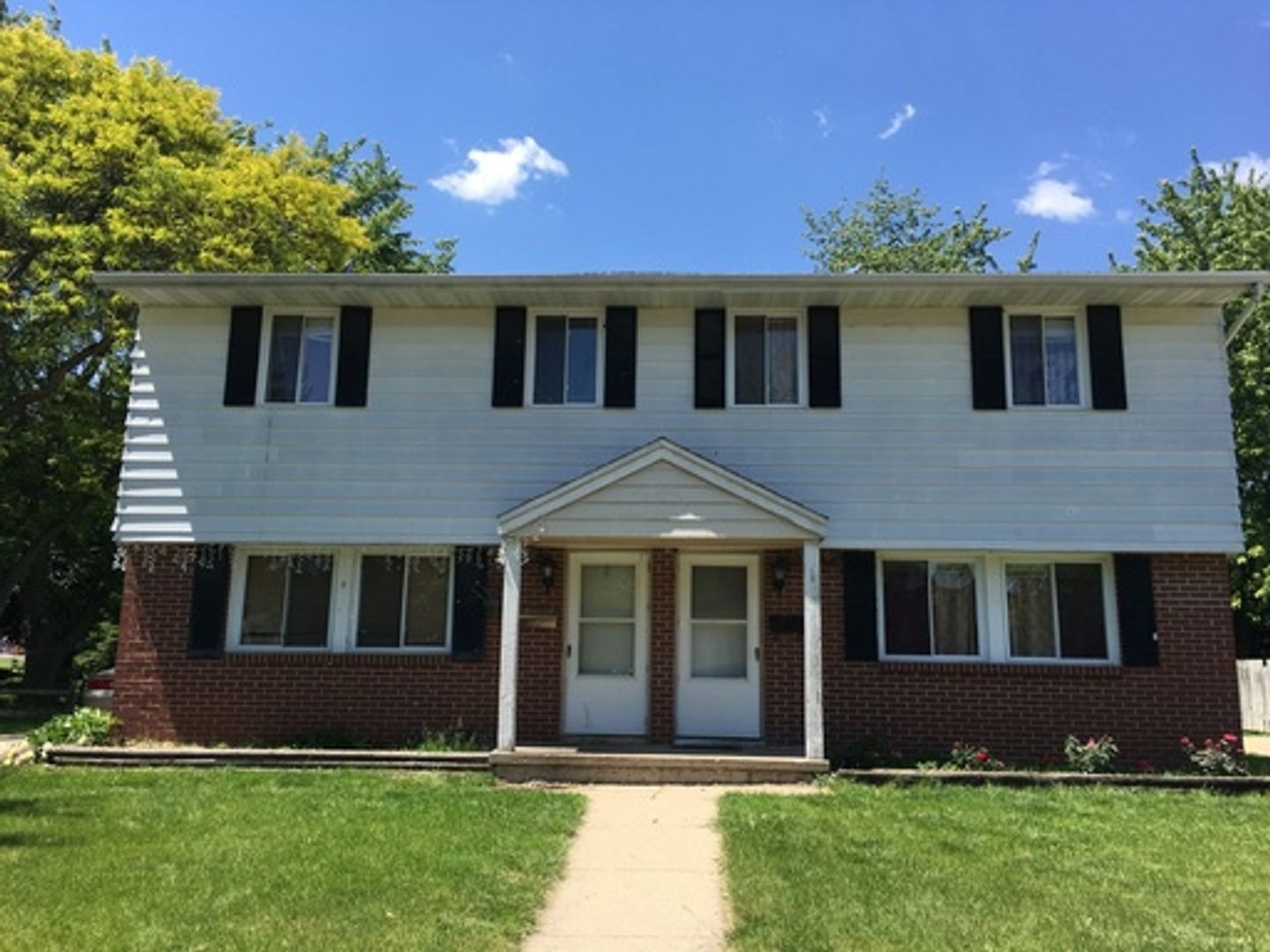 Fort Atkinson Apartment: 906-908 Peterson Street