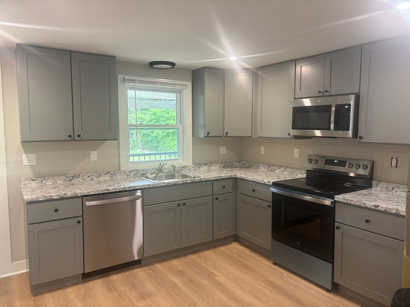 Belfast Apartment: 219 Waldo Ave