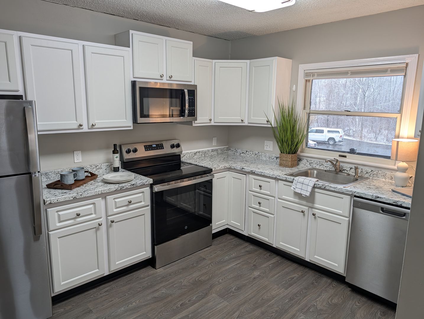 Rockland Apartment: 172 Camden St.