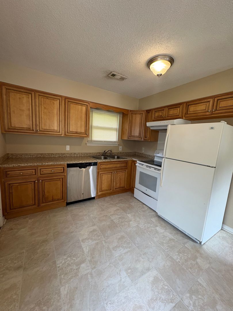 Apison Apartment: 4989/4991 Eastview Terrace