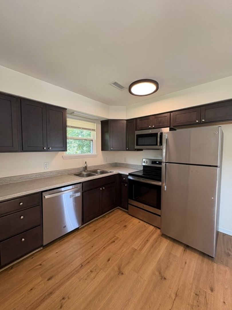 Apison Apartment: 4995/4997 Eastview Terrace