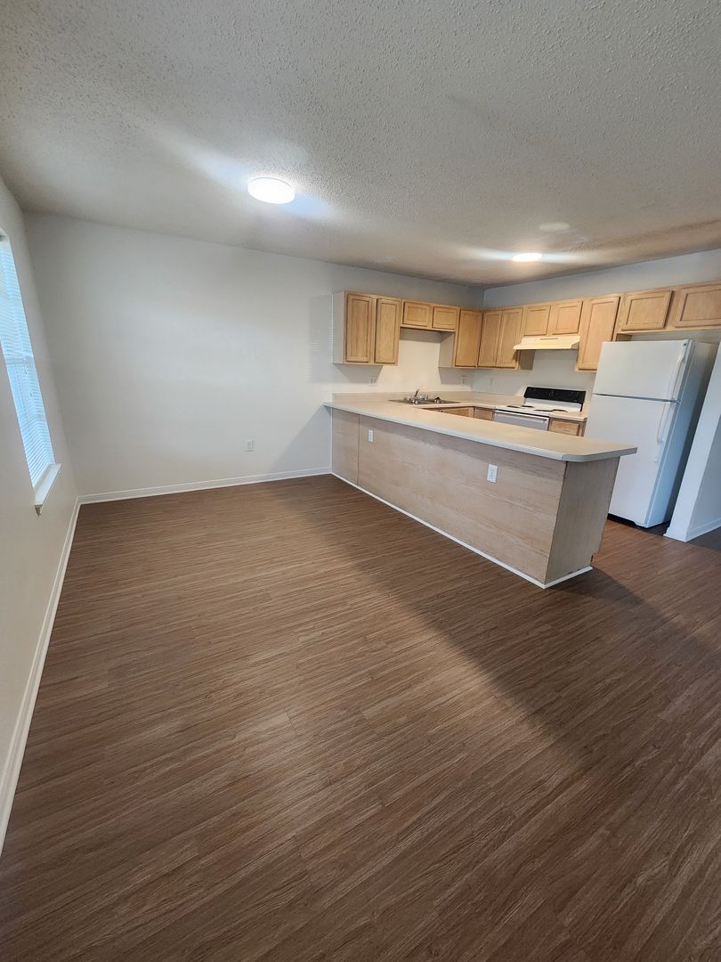 Decatur Apartment: 306 Courtney Drive SW
