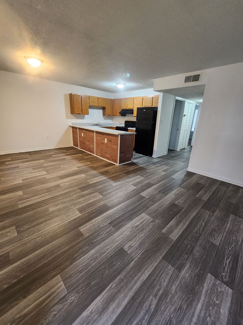 Decatur Apartment: 306 Courtney Drive SW