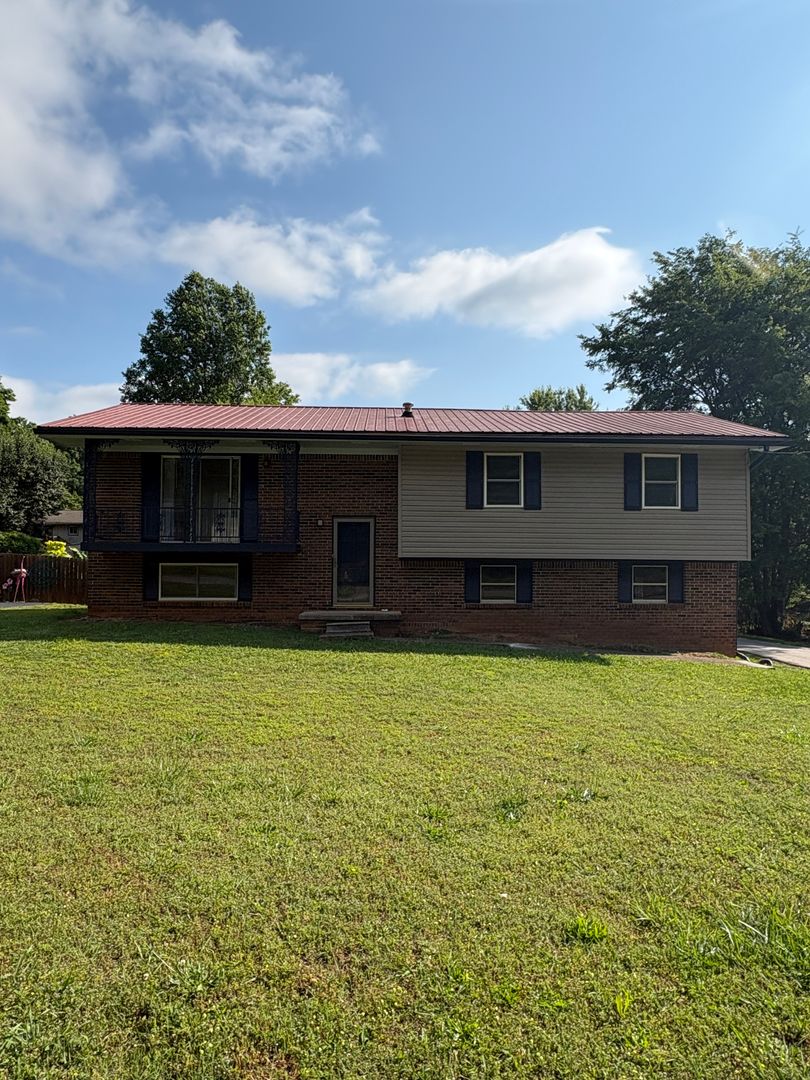 Middle Valley House: 825 South Valleywood Circle