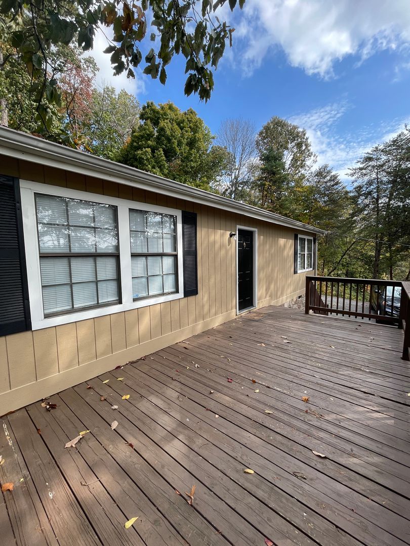 Middle Valley House: 462 Sevier Street