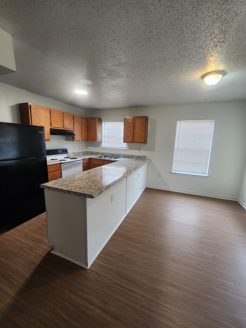 Decatur Apartment: 306 Courtney Drive SW