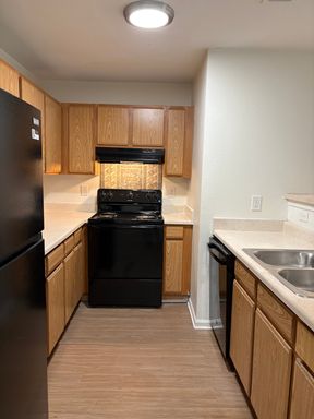 3 Bedroom 2 Bath Apartment – photo 1