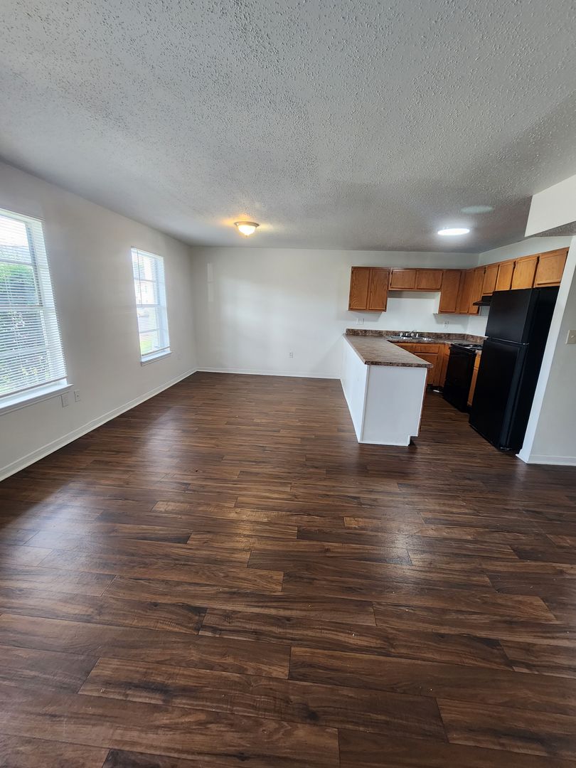 Decatur Apartment: 306 Courtney Drive SW