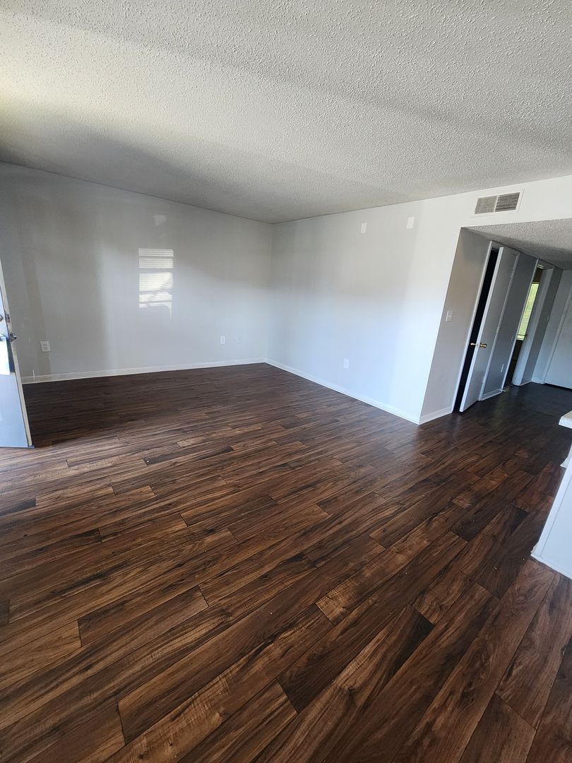 Decatur Apartment: 306 Courtney Drive SW