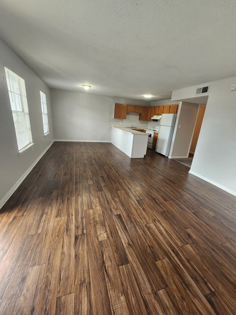 Decatur Apartment: 306 Courtney Drive SW
