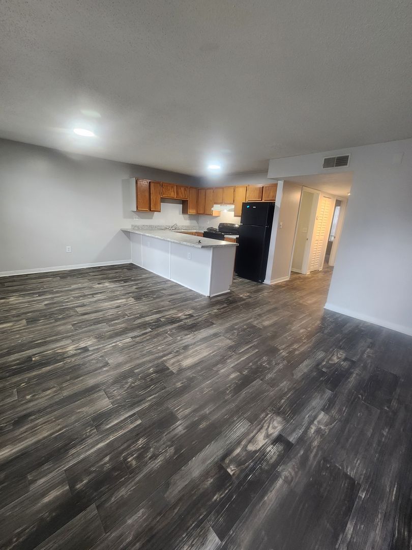 Decatur Apartment: 306 Courtney Drive SW