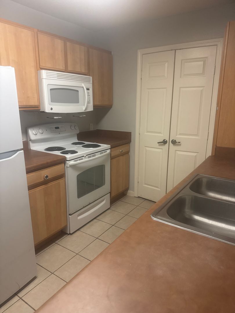 Cleveland Apartment: 1525 Spring Place Rd SE