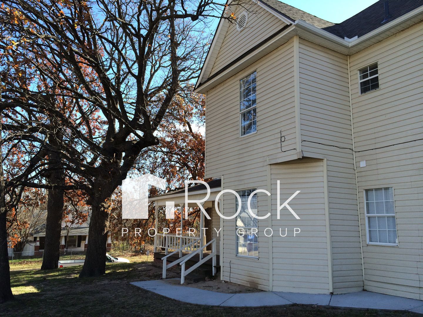 Shawnee Apartment: 328 N Philadelphia Ave